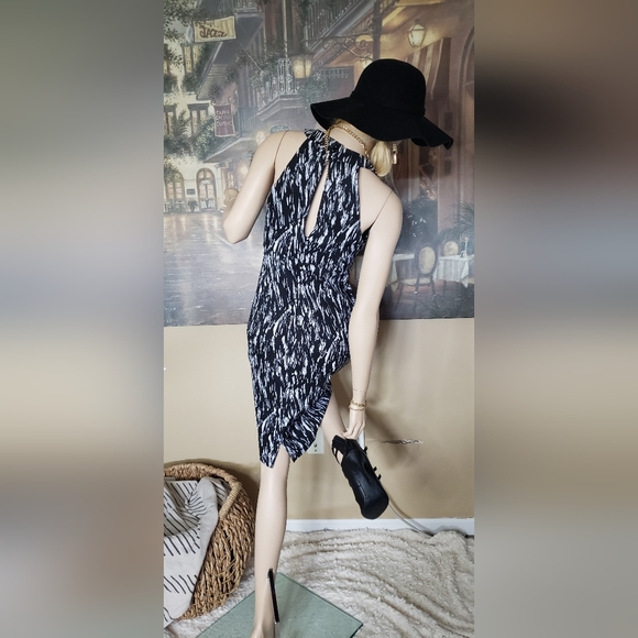 🚨Black and White Connected Apparel Dress🚨 - Picture 5 of 8